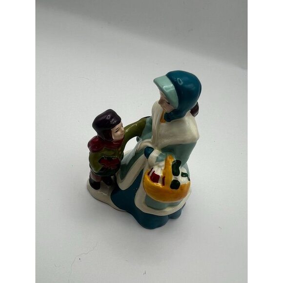 Avon McConnell’s Corners Christmas 1982 Figurine Woman & Child Vintage Japan 5” - Picture 2 of 7
